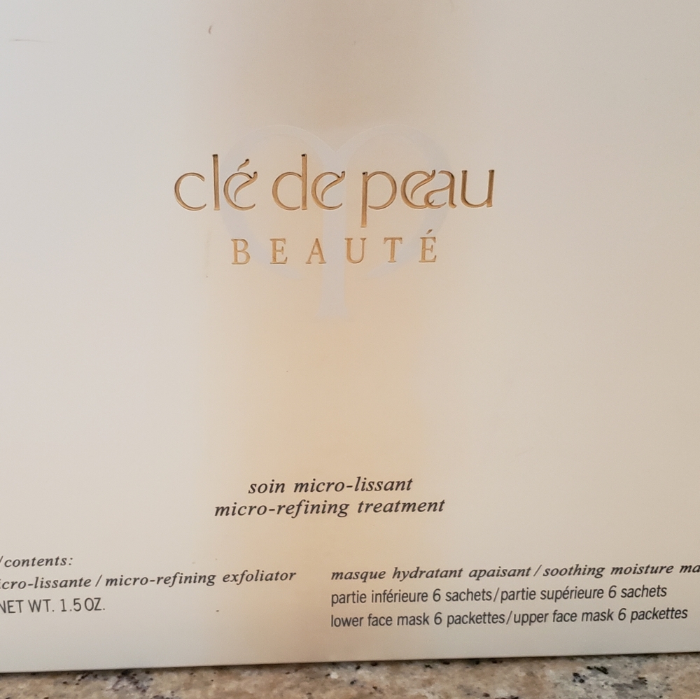 Cle de Peau Micro-Refining Gift Set